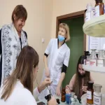 Преподаватели фармацевтического отделения 20 ноября 2021 года принимали на своей кафедре первых участников проекта «Билет в будущее»,  который ориентирован на раннее определение  будущей профессии.  