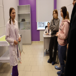Бийские школьники познакомились с профессией медицинского работника
