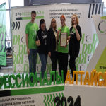 В Алтайском крае завершился региональный этап Чемпионата по профессиональному мастерству «Профессионалы» В Алтайском крае завершился Региональный этап Чемпионата по профессиональному мастерству «Профессионалы» в 2024 году. Торже-ственное закрытие Чемпионата и награждение победителей прошло в мно-гофункциональном спортивном комплексе краевой столицы «Титов-Арена». Губернатор Алтайского края, Председатель Правительства Алтай-ского края Виктор Томенко приветствовал участников Чемпионата. «Огромный заряд энерги