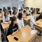 15.10.2025 в КГБПОУ «АИРМО» прошел тренинг по правовому воспитанию в интерактивной форме со студентами-сиротами и оставшимися без попечения родителей в рамках реализации программы по правовому просвещению и оказания правовой помощи детям-сиротам в помощи в сфере реализации жилищных прав проекта «Правовой навигатор». 