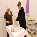 Будущее медицины начинается сегодня: Амбассадоры Профессионалитета помогли барнаульским школьникам совершить «Старт в медицину»