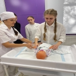 егодня наш институт наполнен энергией будущего!    Сотни абитуриентов и их родителей пришли к нам, чтобы узнать всё об уникальных возможностях, которые открывает федеральный проект «Профессионалитет».