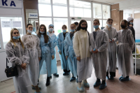 Главная медицинская сестра «Краевой клинической больницы скорой медицинской помощи №2» Панченко Анжелика Рифовна показала несколько отделений учреждения и рассказала о специфике каждого из них.