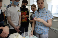 Самый живой интерес вызвала зуботехническая лаборатория
