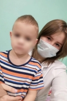 Волонтеры в роли "больничной няни" оказывают помощь в уходе за детьми из детских домов, находящихся на лечении в Детской инфекционной больнице №2 г. Барнула