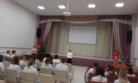 Студенты выпускных групп фармацевтического отделения встречали гостей - преподавателей высшей школы ФГБОУ ВО Алтайский государственный университет