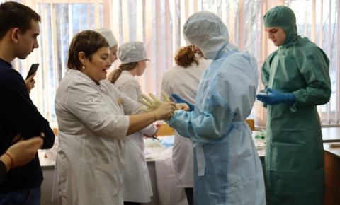 ​​​​​​​День открытых дверей прошел на специальностях «Медико-профилактическое дело» и «Лабораторная диагностика». Колледж посетило 75 учащихся школ города Барнаула и Алтайского края