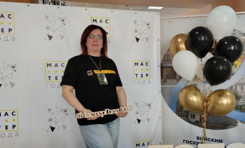 В Алтайском крае подвели итоги регионального этапа Всероссийского конкурса «Мастер года-2023»  На базе Бийского государственного колледжа прошла торжественная церемония закрытия регионального этапа Всероссийского конкурса «Ма-стер года-2023». С приветственным словом к участникам обратилась заместитель ми-нистра образования и науки Алтайского края Лариса Исакова: «Поздрав-ляю всех от лица министра образования и науки с достойным завершением конкурса. Он в России достаточно молод, но при этом уже имеет давние