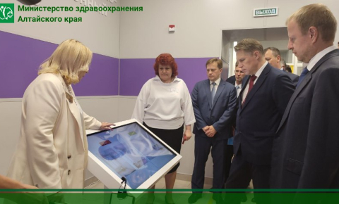 Министр здравоохранения России посетил Барнаульский базовый медицинский колледж