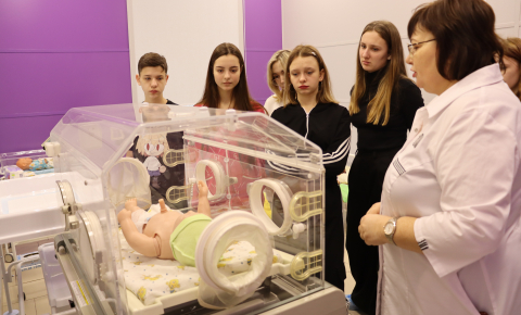 Бийские школьники познакомились с профессией медицинского работника