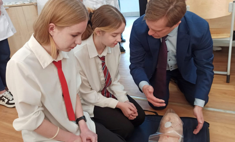 В 42 гимназии г. Барнаула прошли уроки профориентации