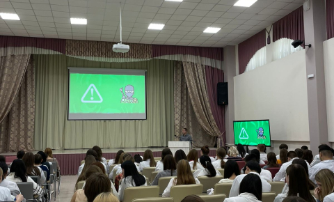 10 сентября со студентами Базового медицинского колледжа, в рамках недели адаптации,  была проведена встреча с представителями правоохранительных органов на тему профилактики терроризма, экстремизма и распространения запрещенных веществ.