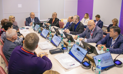 Барнаульский базовый медицинский колледж провел экскурсию для предпринимателей