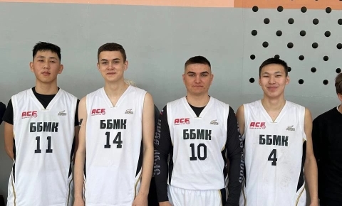 Спартакиада среди профессиональных образовательных учреждений Алтайского края продолжается.  🔸Сильнейшие студенческие  команды собрались в спортивном зале педагогического университета играть в баскетбол 3х3.