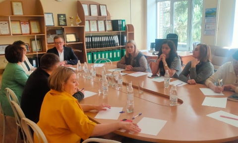 Сегодня состоялся рабочий визит директора Барнаульского базового медицинского колледжа Ольги Михайловны Бондаренко в Бийский медицинский колледж. Во встрече приняли участие 82 сотрудника.