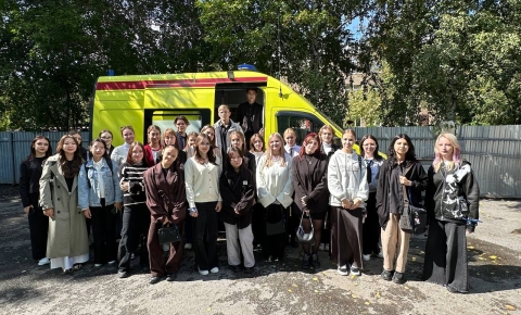 Первый взгляд в профессию: будущие медики побывали на экскурсиях у работодателей!