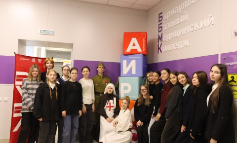 Будущее медицины начинается сегодня: Амбассадоры Профессионалитета помогли барнаульским школьникам совершить «Старт в медицину»