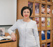 Гладущенко Лариса Васильевна  Заведующий Информационно-библиотечным центром